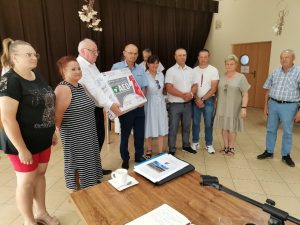Miniaturka artykułu Firma WIPASZ S.A. przekazała Gminie Kodeń defibrylator