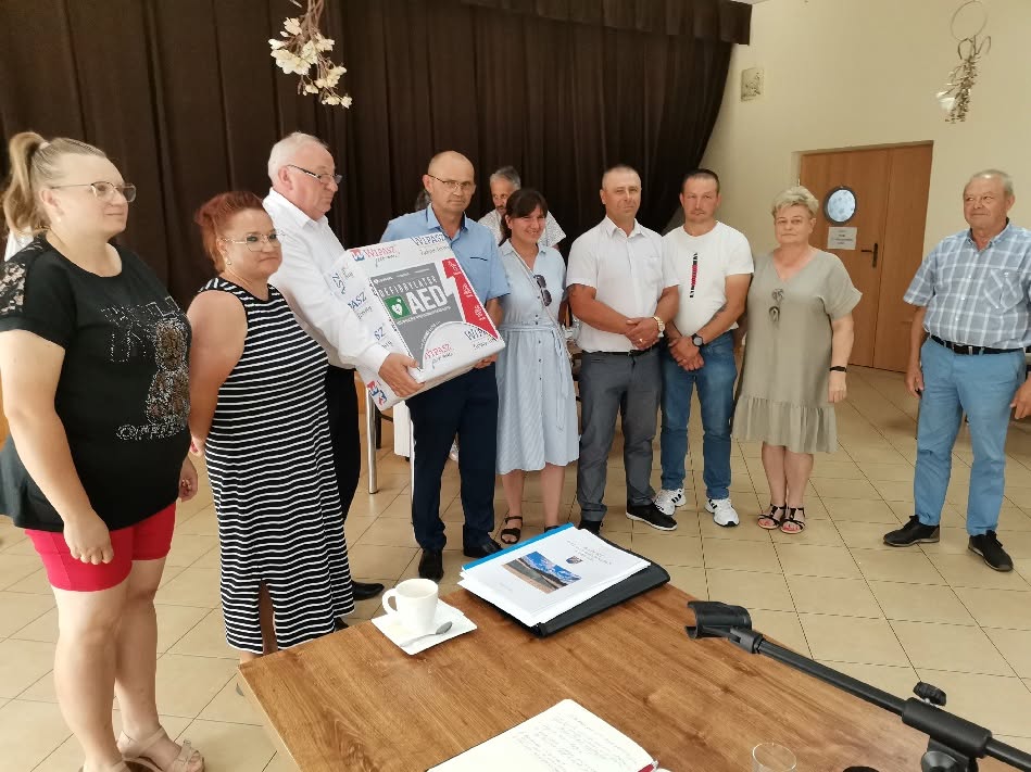Miniaturka artykułu Firma WIPASZ S.A. przekazała Gminie Kodeń defibrylator